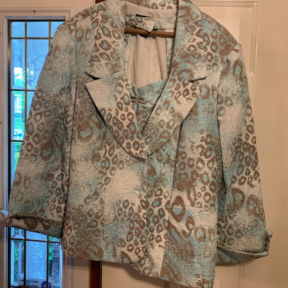 Elegant Blue and Brown Blazer with Flowing Pattern